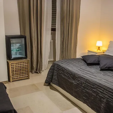 ベッド・アンド・ブレックファスト Colonna - Mole Sua Stat 3*